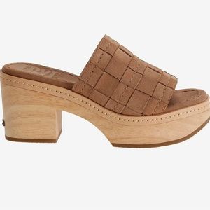 Frye Hazel Suede Platform Woven Open Toe Slide
Leather lining almost new